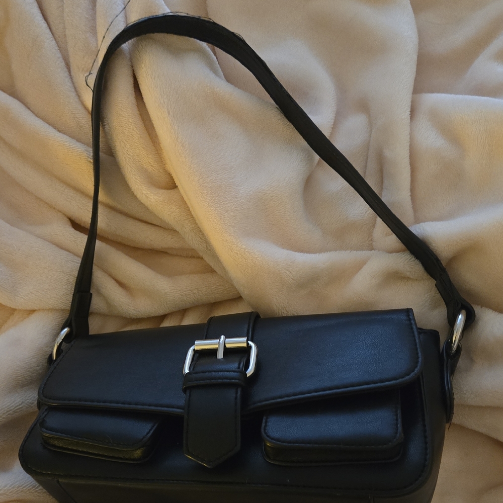 Brandy Melville Elegant Black Shoulder Bag 🛍️🛍️🛍️